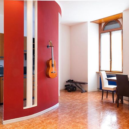 Interno Appartamento In Un Castello Storico In Centro Milan Luaran gambar