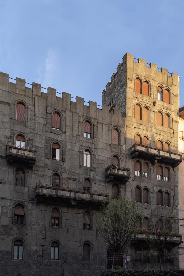 Interno Appartamento In Un Castello Storico In Centro Milan Luaran gambar
